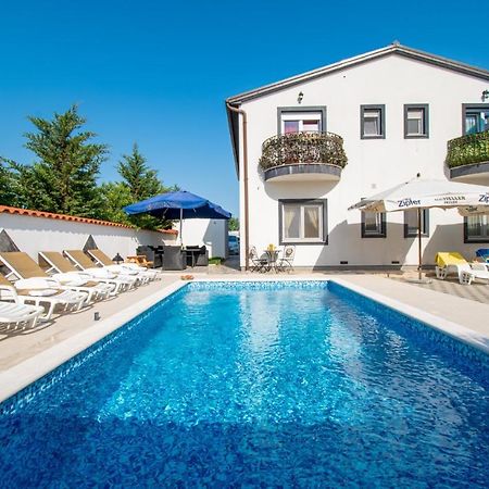 Apartments With Pool In Pula,Croatia Eksteriør bilde