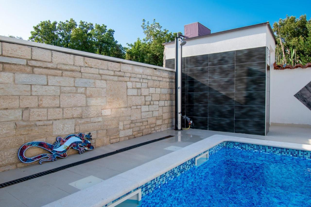 Apartments With Pool In Pula,Croatia Eksteriør bilde