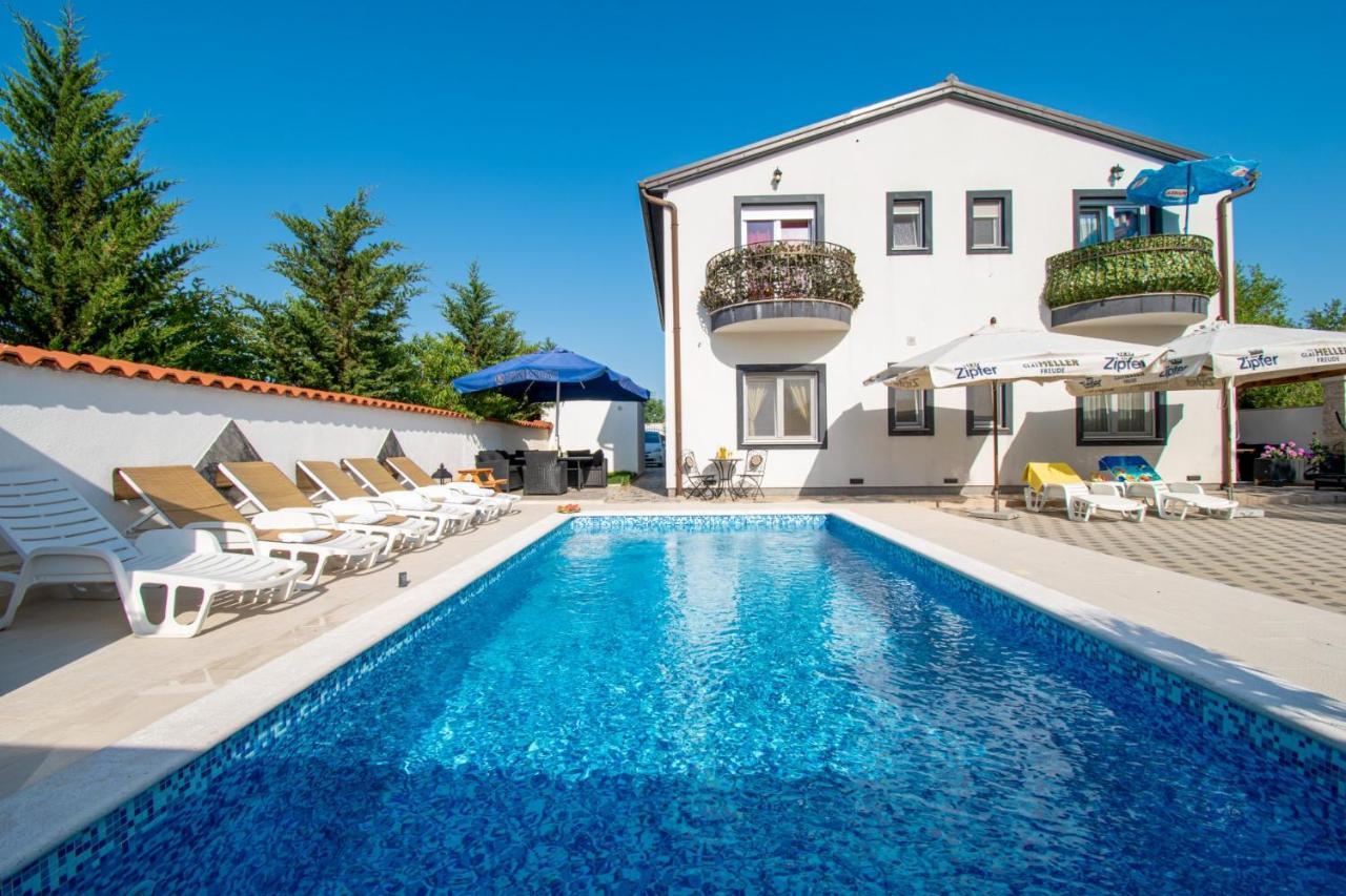 Apartments With Pool In Pula,Croatia Eksteriør bilde