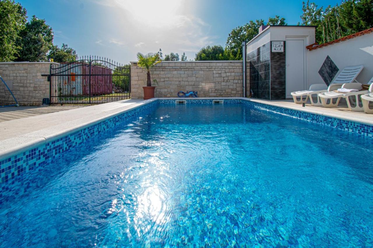 Apartments With Pool In Pula,Croatia Eksteriør bilde