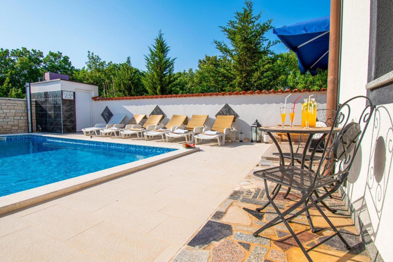 Apartments With Pool In Pula,Croatia Eksteriør bilde