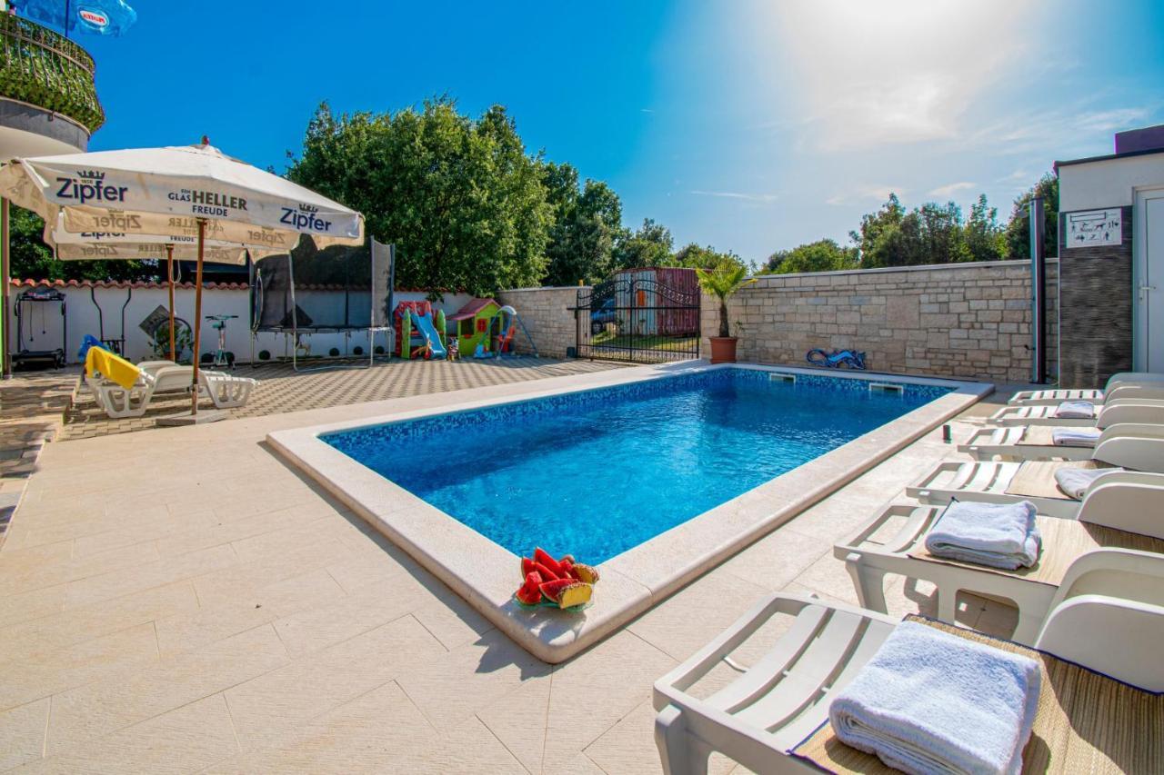 Apartments With Pool In Pula,Croatia Eksteriør bilde