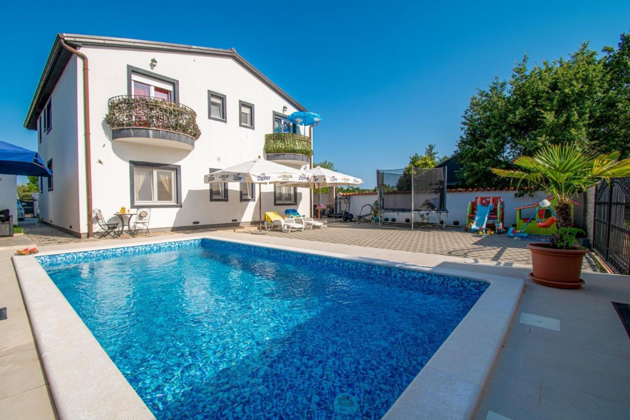 Apartments With Pool In Pula,Croatia Eksteriør bilde