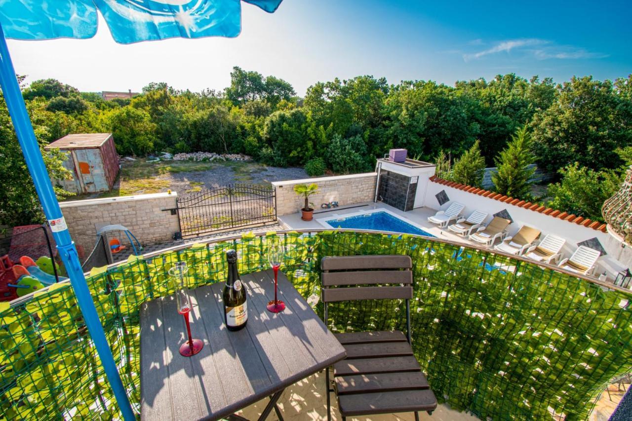Apartments With Pool In Pula,Croatia Eksteriør bilde