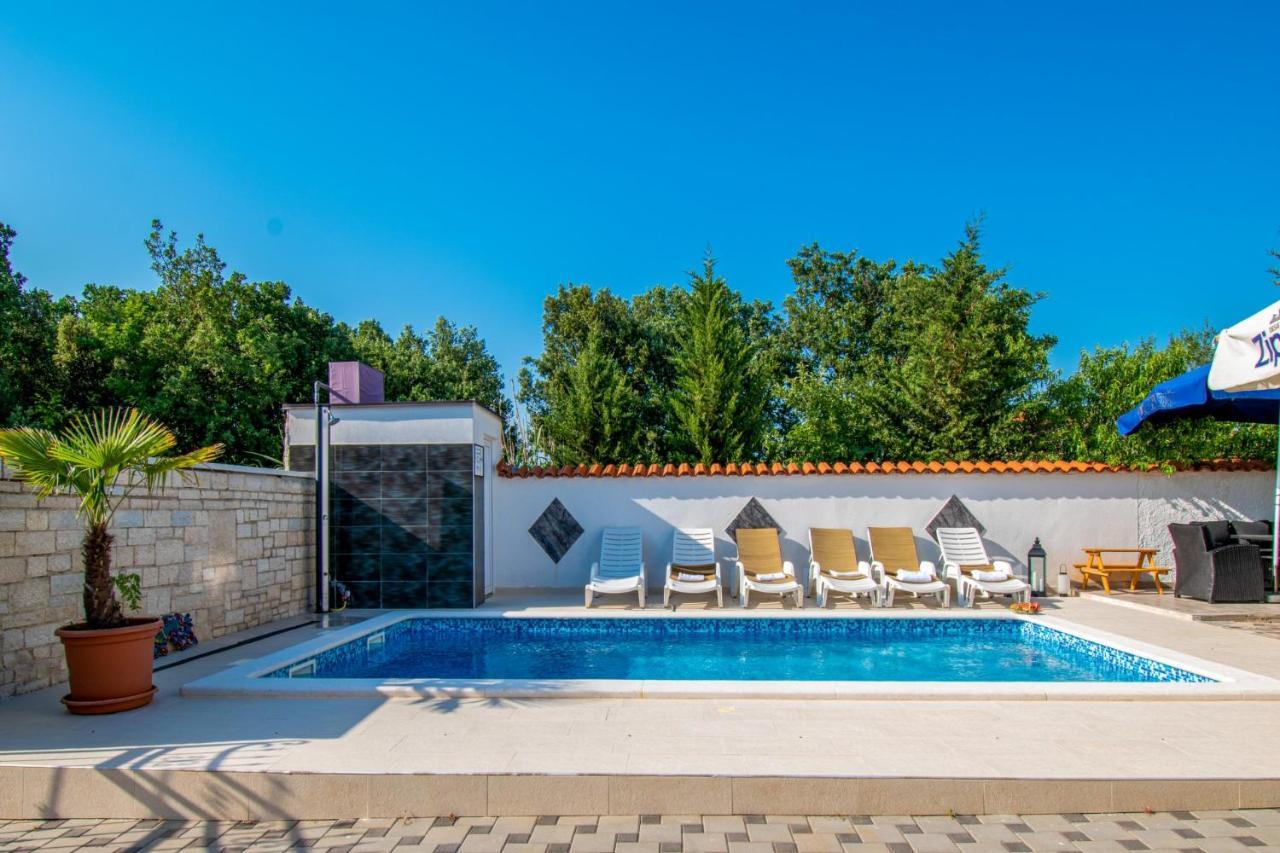 Apartments With Pool In Pula,Croatia Eksteriør bilde